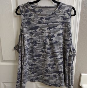 CAMO COLD SHOULDER LONG SLEEVE TOP